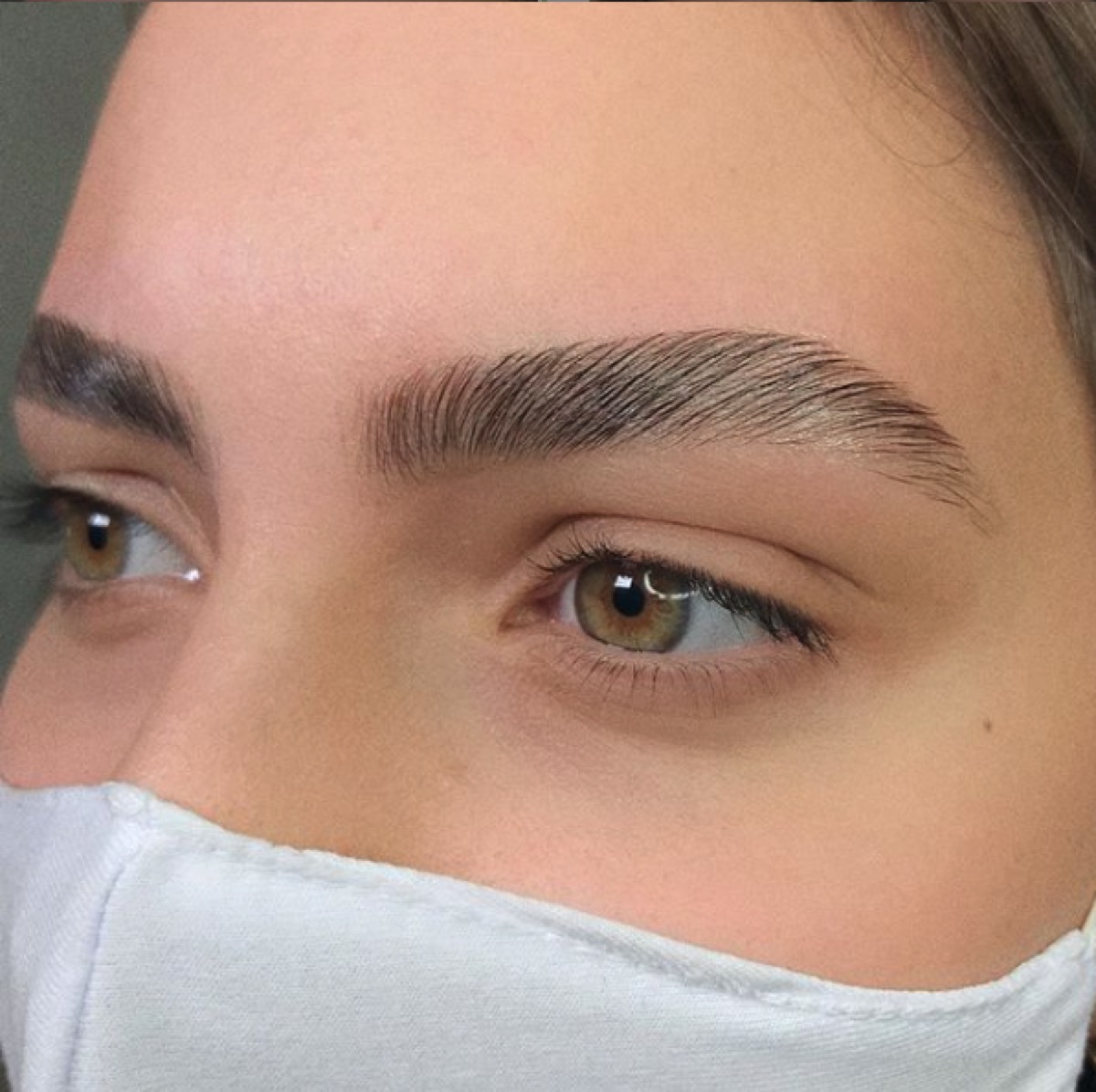 Fluffy brushed-up brow lamination treatment