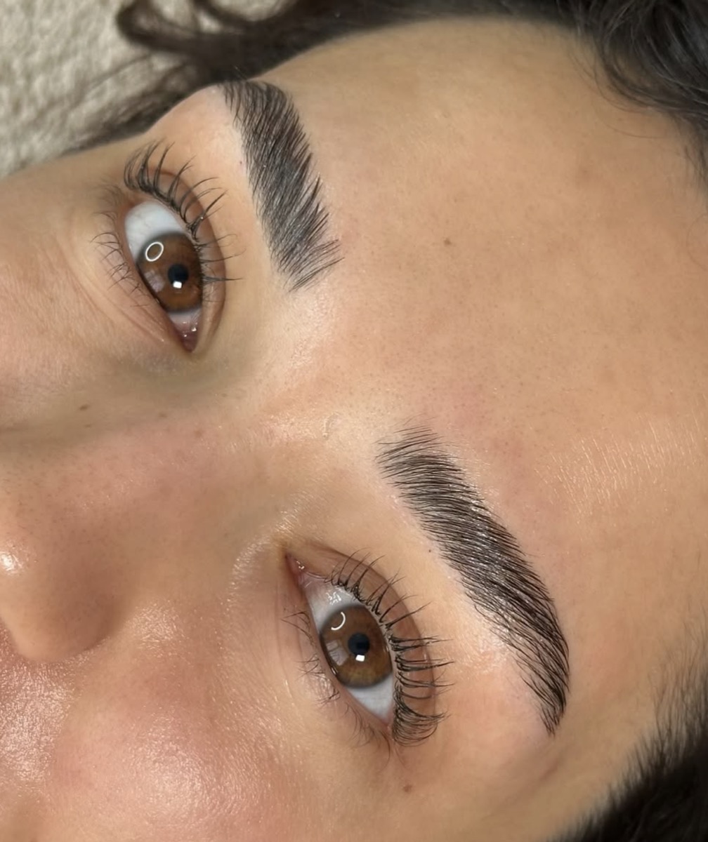 Brow lamination styling with full brow volume